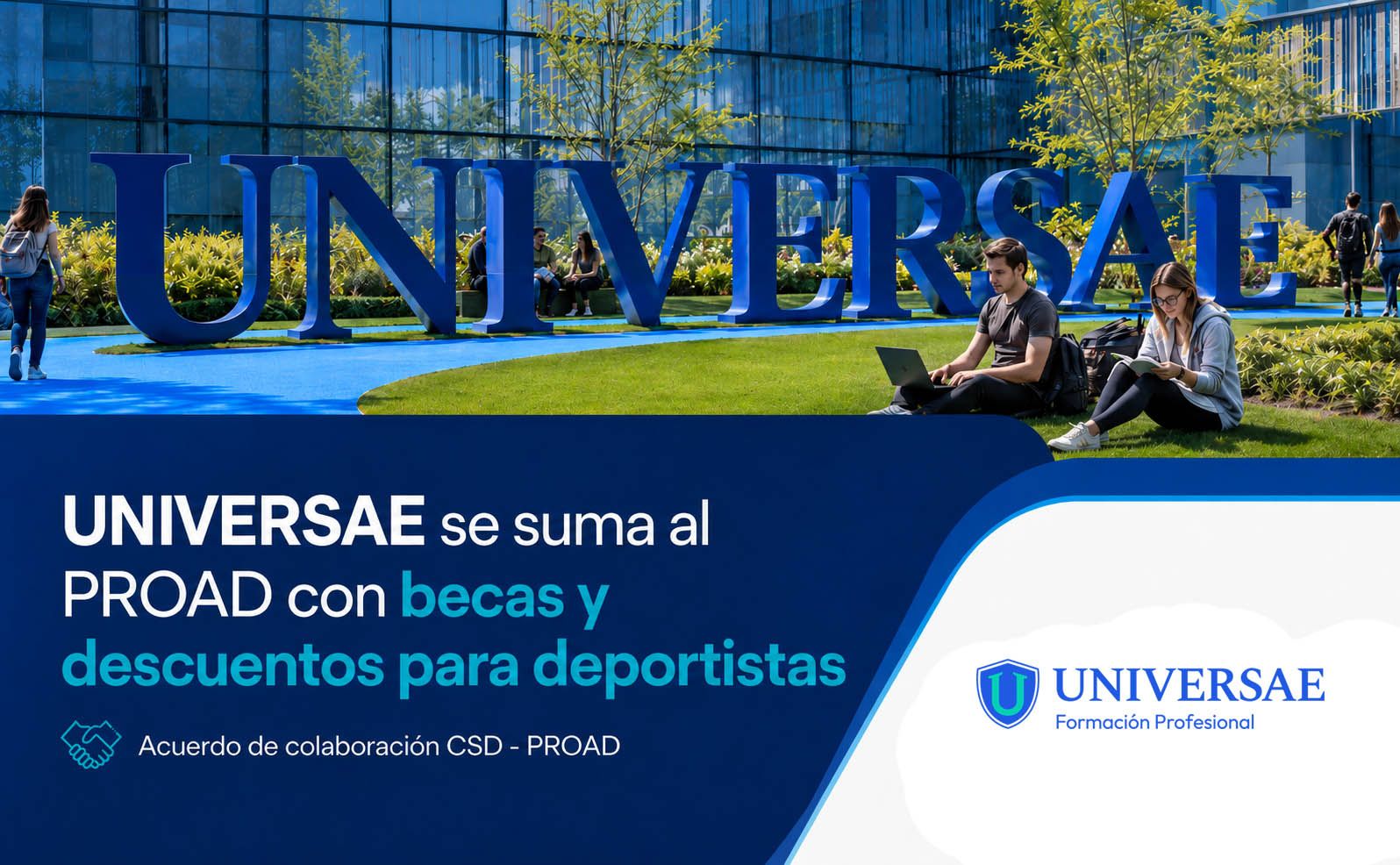 Cartel promocional de UNIVERSAE en un campus con césped y letras gigantes azules que forman la palabra “UNIVERSAE”. Hay estudiantes sentados sobre el césped usando portátil y leyendo.  Texto del cartel:  “UNIVERSAE se suma al PROAD con becas y descuentos para deportistas  Acuerdo de colaboración CSD - PROAD”  En la parte derecha, dentro de un recuadro blanco, aparece el logotipo de UNIVERSAE: un escudo azul con una “U” y, a la derecha, el texto:  “UNIVERSAE Formación Profesional”.