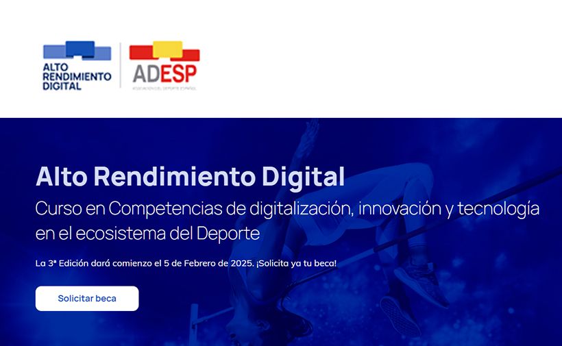 La imagen muestra un anuncio de un curso llamado "Alto Rendimiento Digital". En la parte superior izquierda, hay dos logotipos. El primero es un rectángulo azul con el texto "ALTO RENDIMIENTO DIGITAL" en letras negras. El segundo es un rectángulo amarillo y rojo con el texto "ADESP" en letras negras y rojas, y debajo dice "ASOCIACIÓN DEL DEPORTE ESPAÑOL" en letras más pequeñas.  El texto principal del anuncio dice: "Alto Rendimiento Digital. Curso en Competencias de digitalización, innovación y tecnología en el ecosistema del Deporte". A continuación, se menciona que "La 3ª Edición dará comienzo el 5 de Febrero de 2025. ¡Solicita ya tu beca!".   En la parte inferior, hay un botón azul con el texto "Solicitar beca". El fondo de la imagen es de color azul oscuro con una imagen de una persona practicando salto de altura.