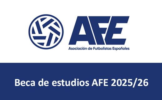 Imagen con fondo azul y blanco donde aparece el logotipo de la AFE (Asociación de Futbolistas Españoles) junto a un balón estilizado, seguido del texto “Beca de estudios AFE 2025/26”. Todo el texto y el logotipo están en color azul oscuro sobre fondo blanco y azul.